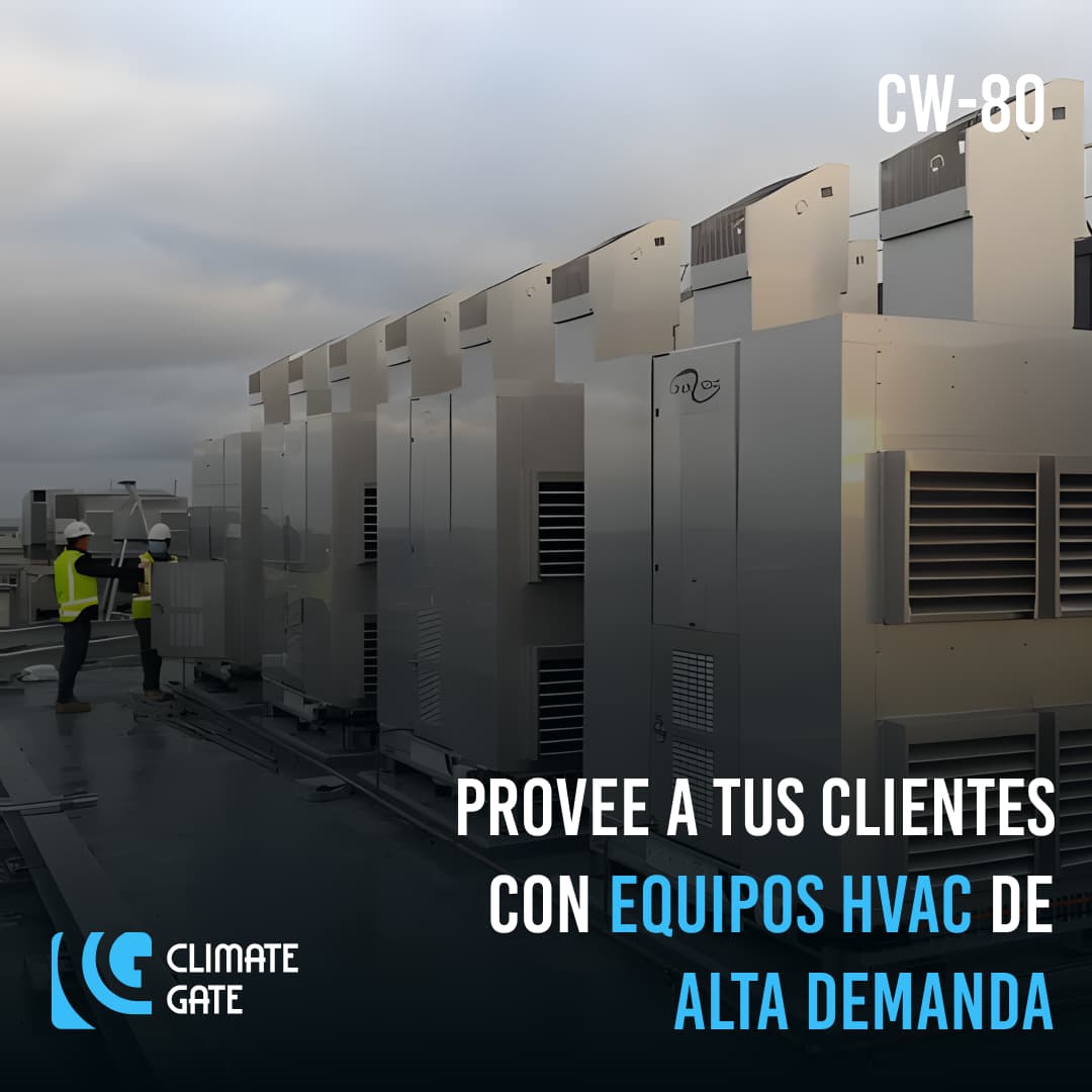 Trabajadores supervisando la instalación de CW80 SUPERCOOL en una planta industrial, asegurando una ventilación adecuada y confiable.
