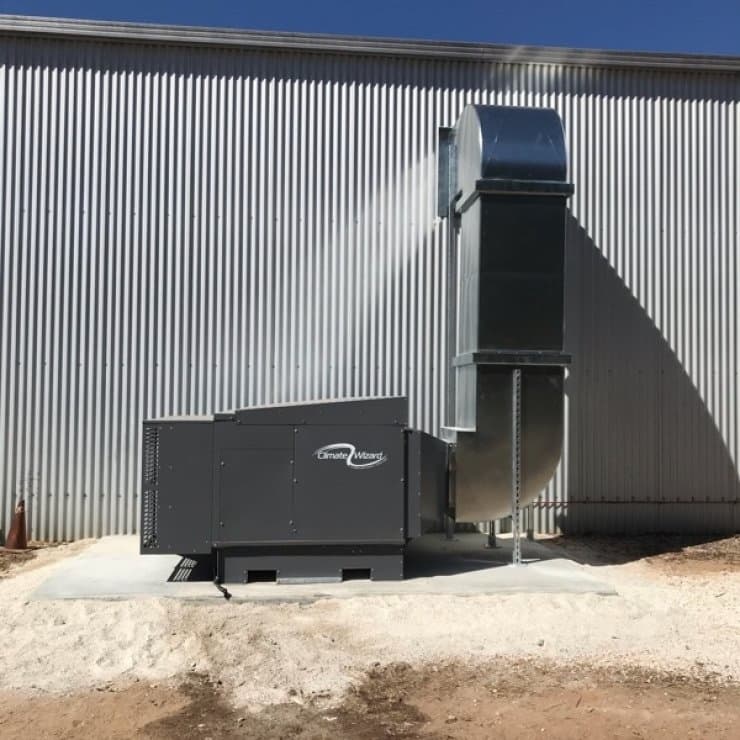 Sistema de ventilación CW-H15 colocado en un exterior industrial, listo para proporcionar aire fresco y eficiente en instalaciones de México.