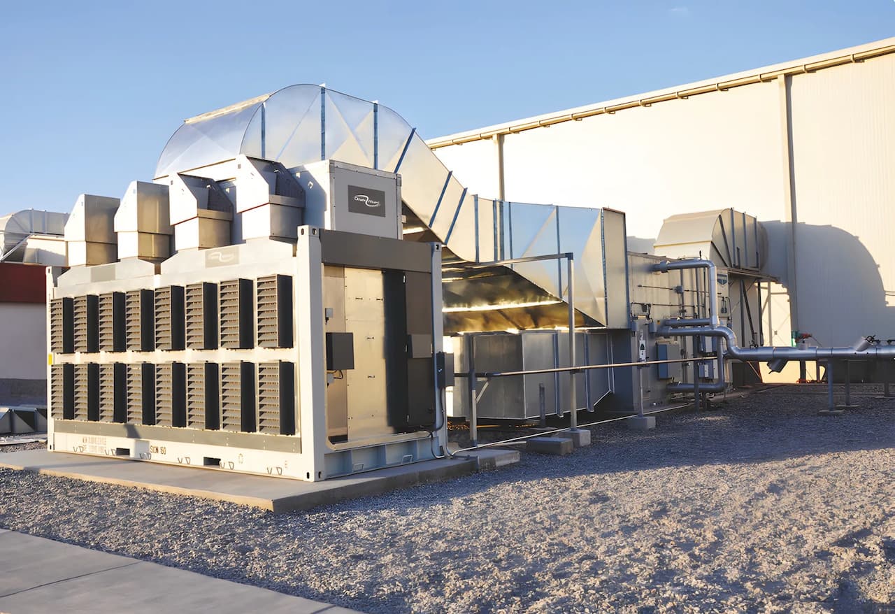 Sistemas de ventilación CW80 IEC instalados en la azotea de un edificio, mostrando su capacidad para mejorar la calidad del aire en oficinas.